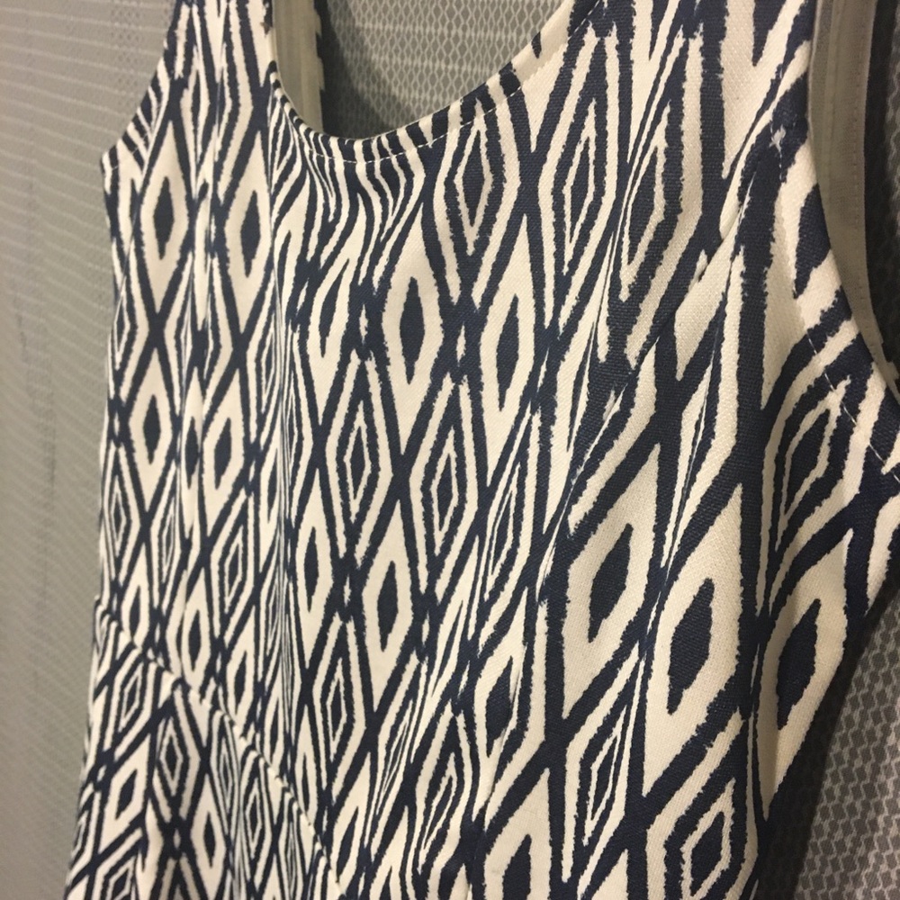 Short H&M dress (size 6)